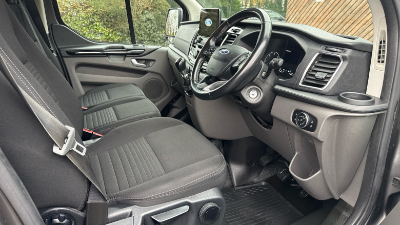 Ford Transit Custom 300 L2 Diesel Fwd 2.0 EcoBlue 130ps Low Roof Limited Van